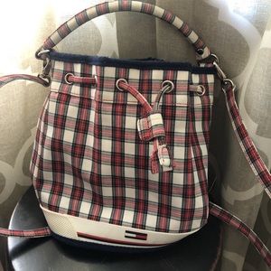 tommy hilfiger bucket bag🖤